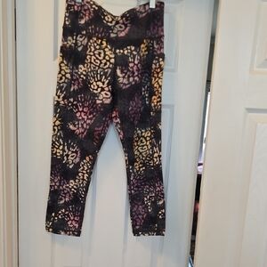 CVG capri leggings sz small leopard greay yellow and lavander NEW